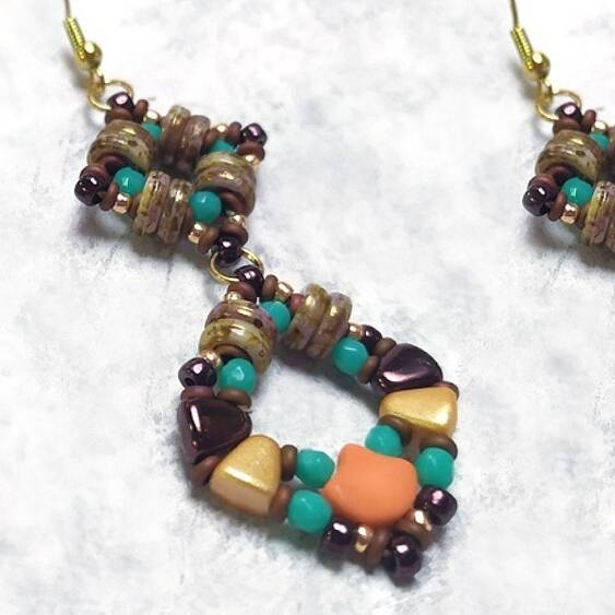 NEW FREE PATTERN FOR TWO-PIECE EARRINGS.