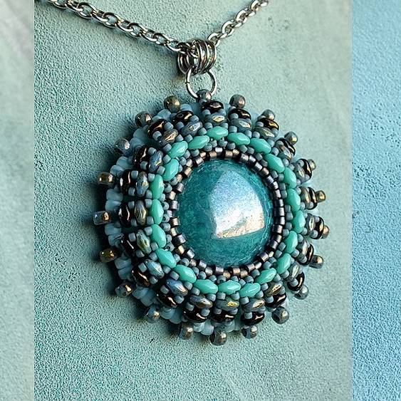 NEW FREE PATTERN FOR THE STYLISH PENDANT